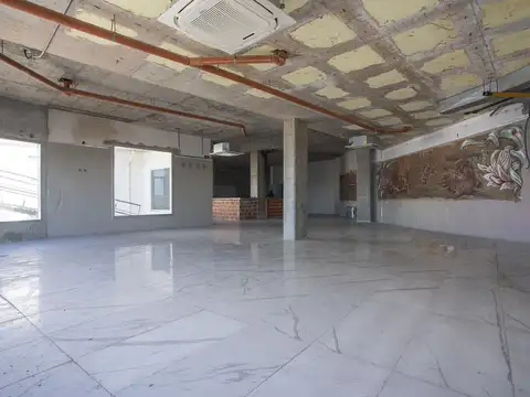 VENTA Local / Oficina comercial de 340m2 con vista al rio , Puerto Norte