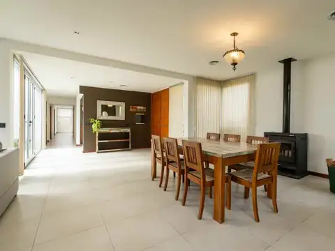 Casa 3 ambientes con 2 baños