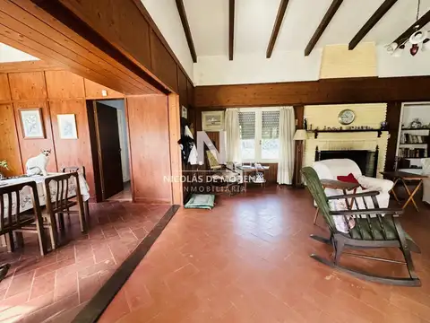 Casa 4 ambientes con 2 baños
