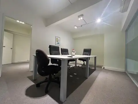 Piso de oficina en excelente estado