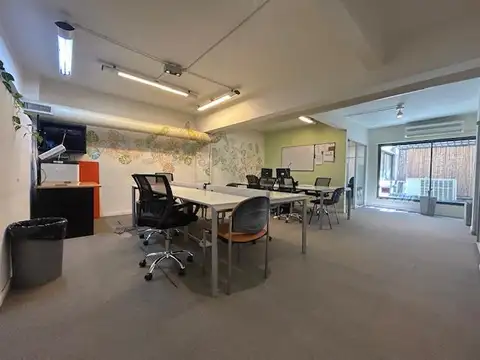 Piso de oficina en excelente estado