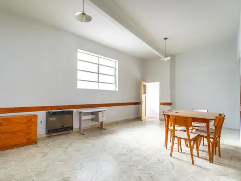 VENTA CASA IDEAL PARA EMPRENIDMIENTO EN EL CENTRO DE BAHIA BLANCA