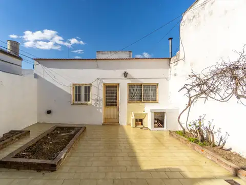 VENTA CASA IDEAL PARA EMPRENIDMIENTO EN EL CENTRO DE BAHIA BLANCA