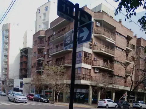 11 y 45- Cochera cubierta en venta- La Plata