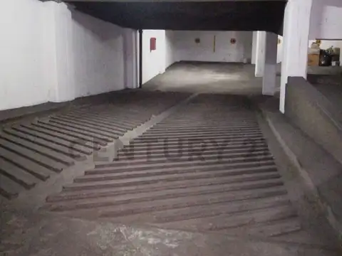 11 y 45- Cochera cubierta en venta- La Plata