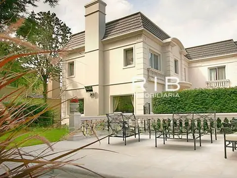 Casa en Venta con 6 cocheras