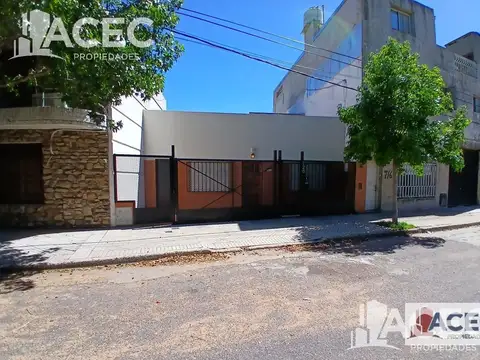 Centeno 700 - Casa al frente c/ cochera