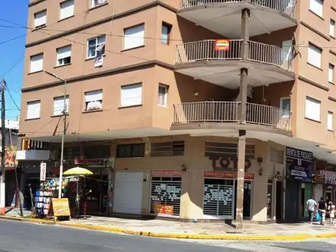 DEPARTAMENTO 2 AMB (4 PERSONAS )PISO:4 DPTO:5. todo elctrico