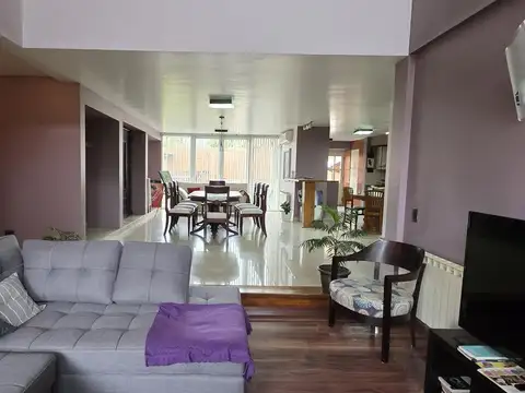 Casa 7 ambientes con 3 baños