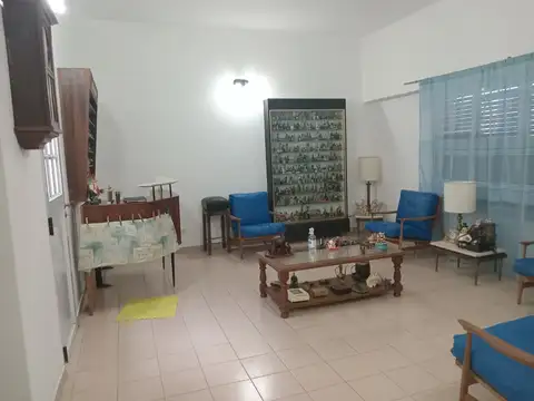 Linda casa 4 ambientes sobre lote propio