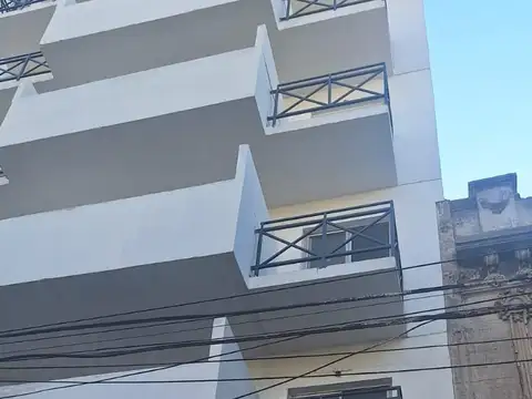 1 AMBIENTE A ESTRENAR AL FRENTE CON BALCON 20 METROS/ EXC- UBICACION