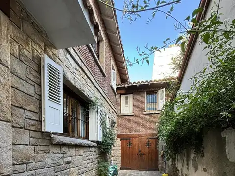 ESPECTACULAR CHALET A 300 MS DE PLAZA COLÓN