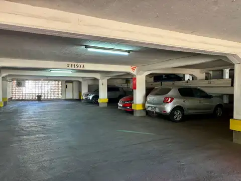 Cochera céntrica cubierta. Fácil acceso. Seguridad 24 hs