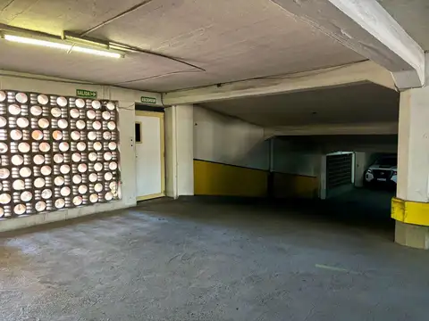 Cochera céntrica cubierta. Fácil acceso. Seguridad 24 hs