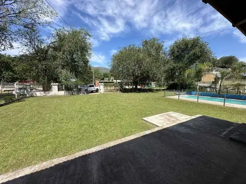 Casa 8 ambientes con 2 baños