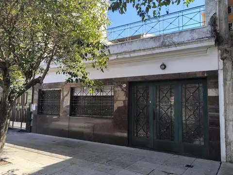 Casa en Venta sobre lote propio | 3 dormitorios + escritorio | Terraza y quincho en Nueva Pompeya