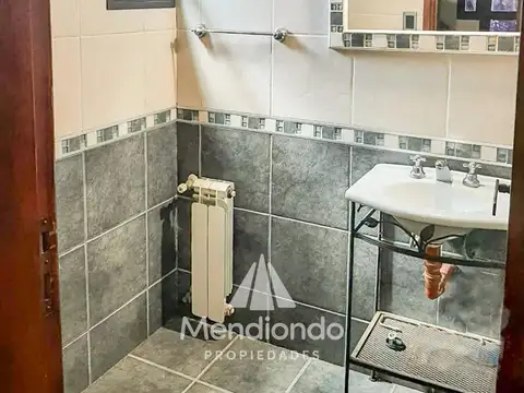 Casa quinta 3 ambientes con amplio parque y pileta / Cte. N. Otamendi
