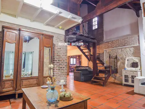 Casa en Venta con 2 cocheras