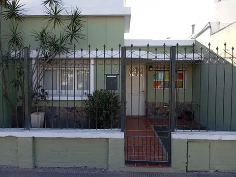 VENTA CASA TALLERES OESTE 4 DORMITORIOS