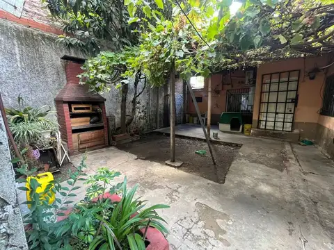 CASA EN VENTA 4 AMBIENTES y DEPTO LOMAS DE ZAMORA
