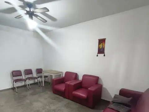 Casa 6 ambientes con 2 baños