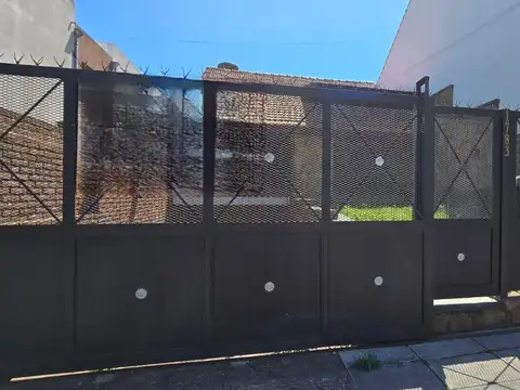 Corrientes al 1700 E/Luis Saenz Peña Y San Lorenzo