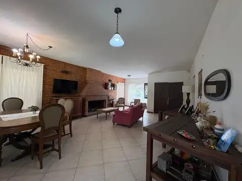 Casa en Venta con 4 cocheras