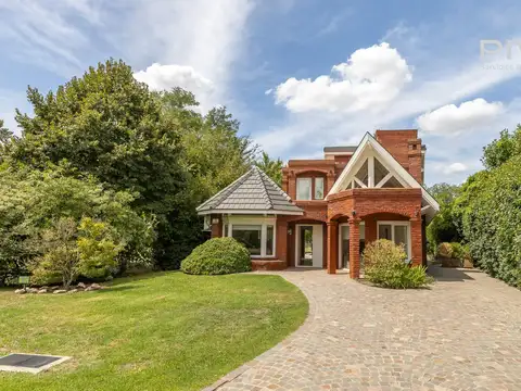 Venta Casa en La Martona Cuatro Ambientes