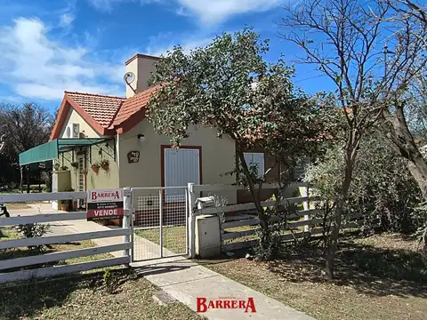 Casa en excelente estado, 3 ambientes, gas natural, jardín