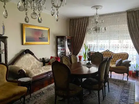 Dpto. 4 amb. al fte c/ balcón en MB estado  RETASADO 