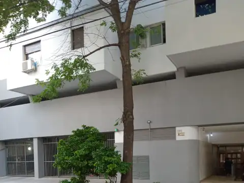 Mercedes 200, Piso 2