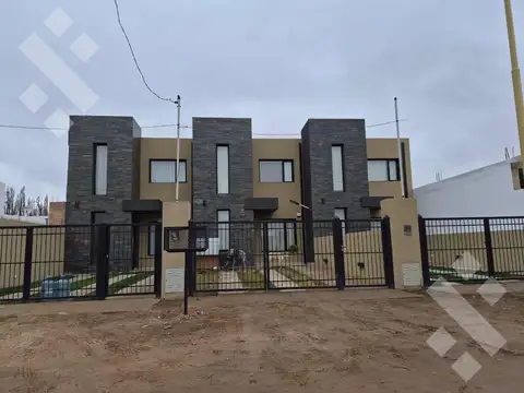 En Venta | PH de 2 Dormitorios | B° Perticone | Centenario