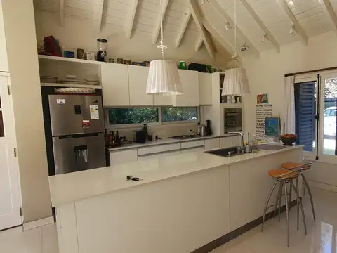 Casa en Venta con 4 cocheras
