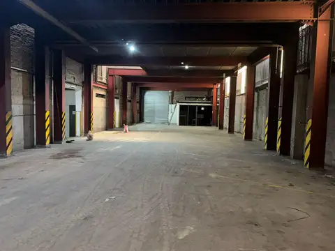 Depósito de 1974 m2 cubiertos - Villa Adelina