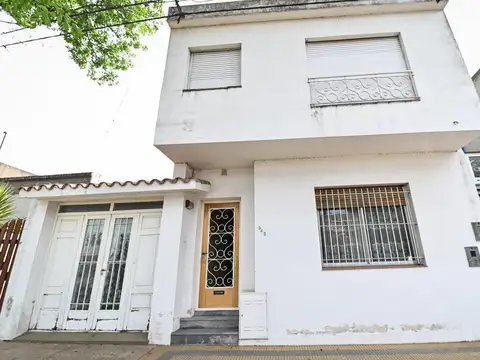 VENTA CASA 3 DORMITORIOS - EXCELENTE UBICACION
