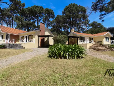 Casa en venta c/ cochera en Laguna Del Sauce