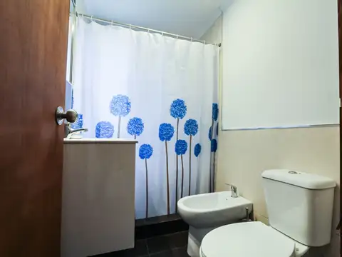 Casa 5 ambientes con 2 baños