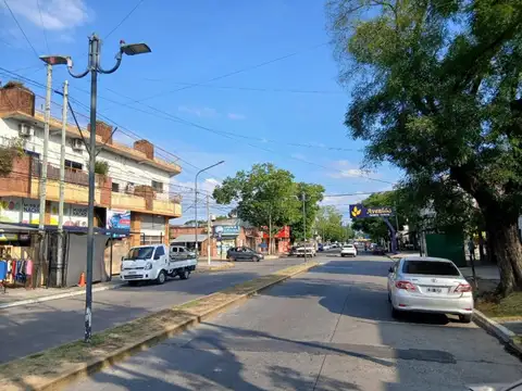 Oficina en Av. Tomas Marquez, Patio! No paga Expensas!