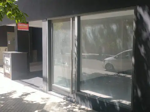 LOCAL A ESTRENAR CON VIDRIERA A LA CALLE.