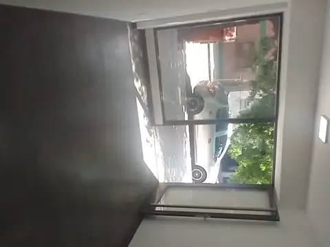 LOCAL A ESTRENAR CON VIDRIERA A LA CALLE.