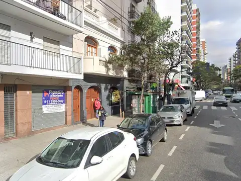 Avenida San Juan e/ Combate de los Pozos y Sarandí