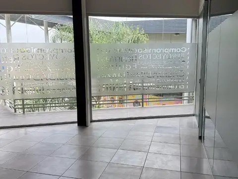 EXCELENTE LOCAL 95 MTS - PILAR - Panam. km. 57 L215