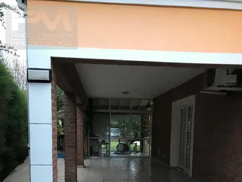 Casa 5 ambientes con 3 baños