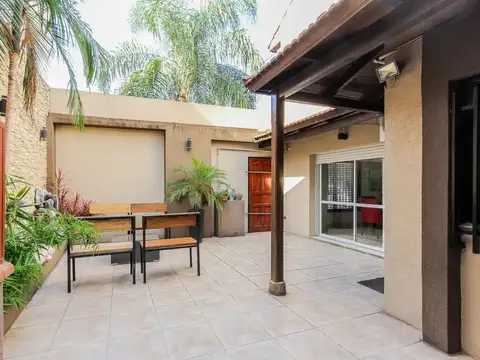 VENTA CASA 4 AMB 2 COCH PATIO LINIERS 218 M2