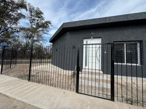 SE ALQUILA CASA EN BARRIO ESCOBAR