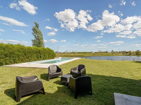 BOULEVARD DE TODOS LOS SANTOS  al 4500