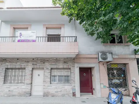 PH  en dos plantas tipo casa de 4 amb mas dependencia con entrada independiente , balcón y terraza