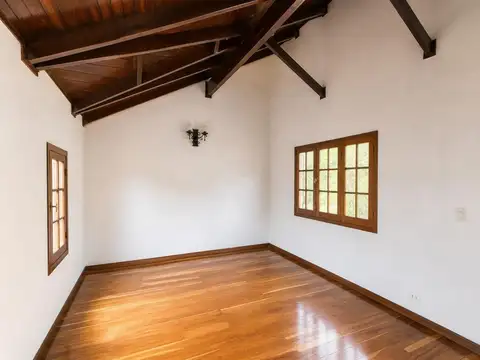 Casa 6 ambientes con 5 baños