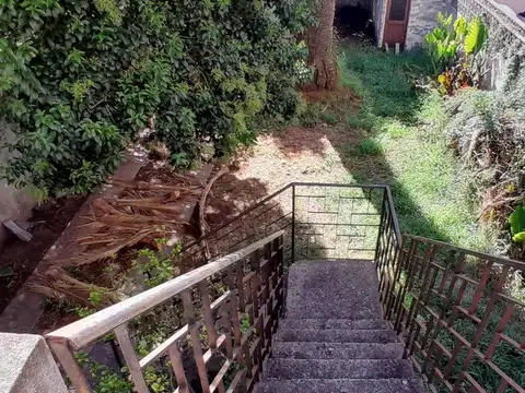 Casa 6 ambientes con 2 baños