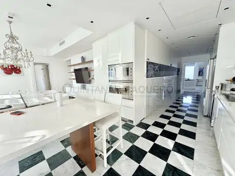 Departamento en Venta con 4 cocheras